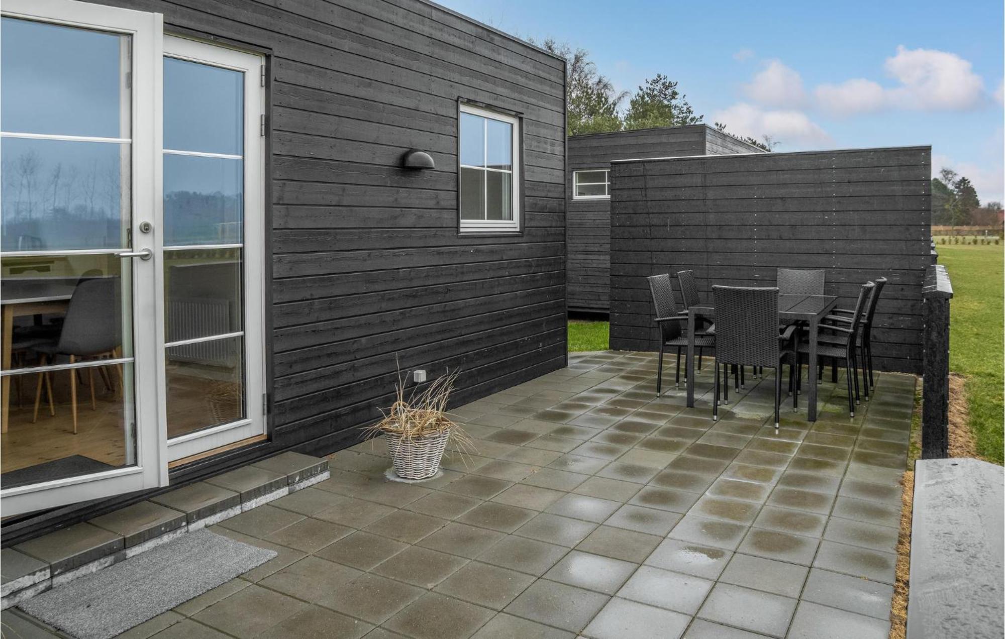 2 Bedroom Gorgeous Apartment In Vaeggerlose Boto By Exterior foto